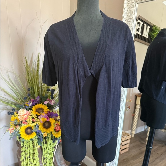 Eddie Bauer • Short Sleeve Fly Away Cardigan - Picture 1 of 6